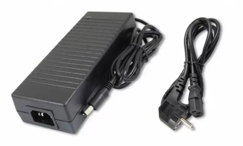 Csak ma Masterled 120 W-os beltéri tápegység 10 Amper 12 VDC konnektorba dugható DC 5 5/2 1 csatlakozó