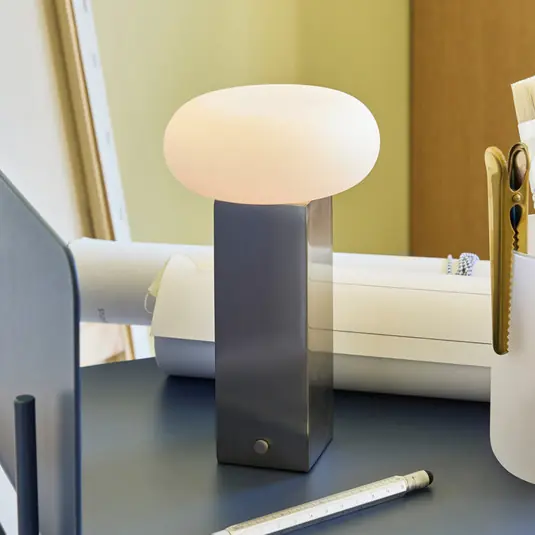 LED tölthető asztali világítás, nikkel színű, magasság 20 cm, fém Expressz kézbesítés