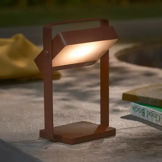 Biztonságos fizetés Saulio LED asztali világítás, barna, IP44, alumínium, USB, akkumulátor
