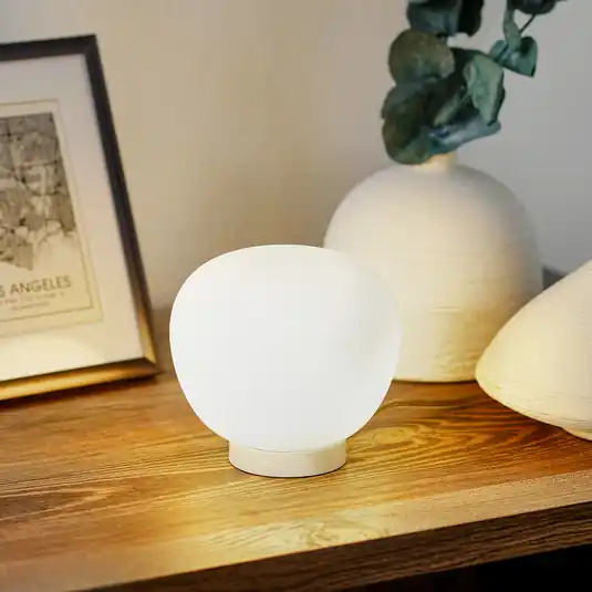 Fabbian Lumi Mochi asztali lámpa, fekvő, Ø12 cm Azonnali szállítás