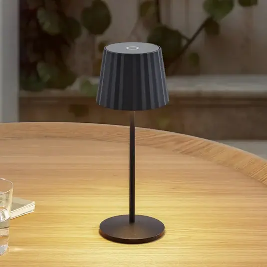 Lindby LED tölthető asztali világítás Esali, fekete, fém, IP65 Különleges ajánlat