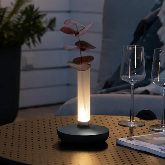 LED asztali világítás Biarritz, IP54 akku CCT Utolsó esély