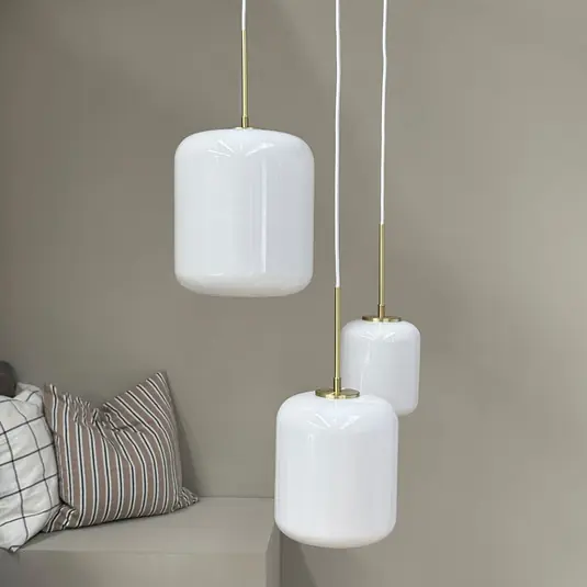 Bestseller Dyberg Larsen Silvia lógó lámpa, Ø 25 cm, opál/sárgaréz, üveg