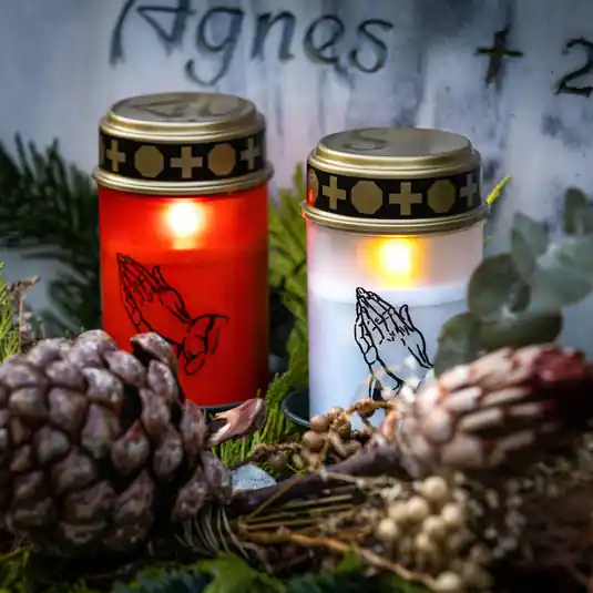 STERNTALER LED sírgyertya, fehér, magasság 12 cm, IP44, elem Exkluzív ajánlat